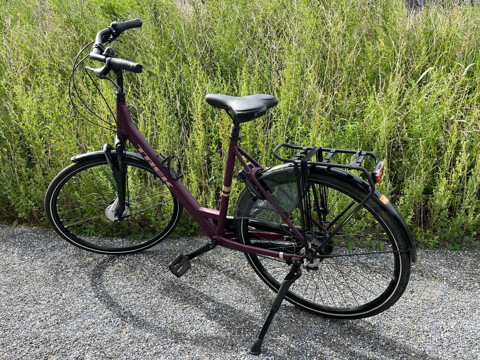 Trek District 2 Damesfiets Kleur Matte Mullberry, 56 cm of meer, Zo goed als nieuw, 0 zitjes, Ophalen