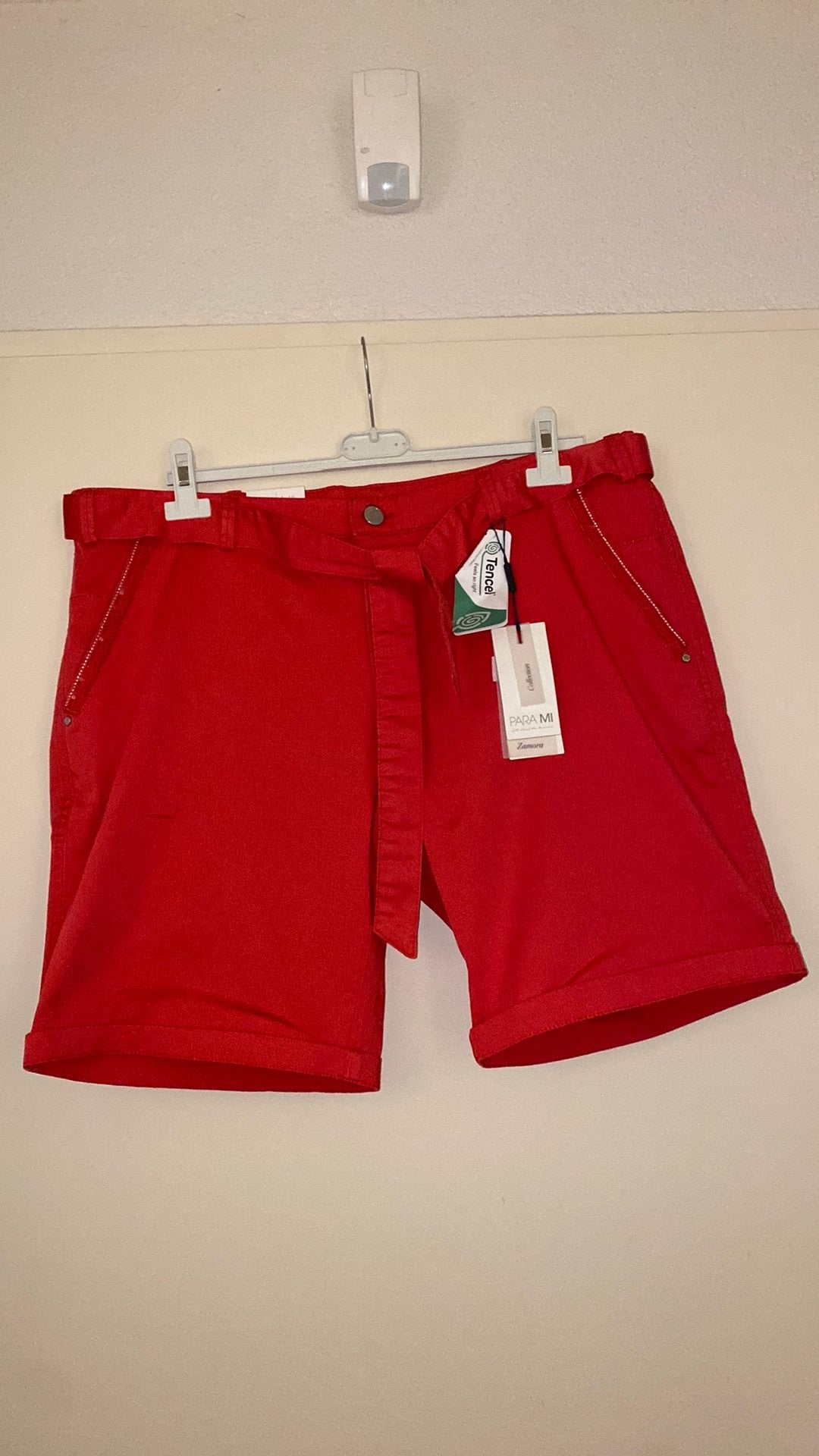 Nieuw rode korte broek maat 46 merk Para Mi, Kort, Maat 46/48 (XL) of groter, Nieuw, Ophalen of Verzenden
