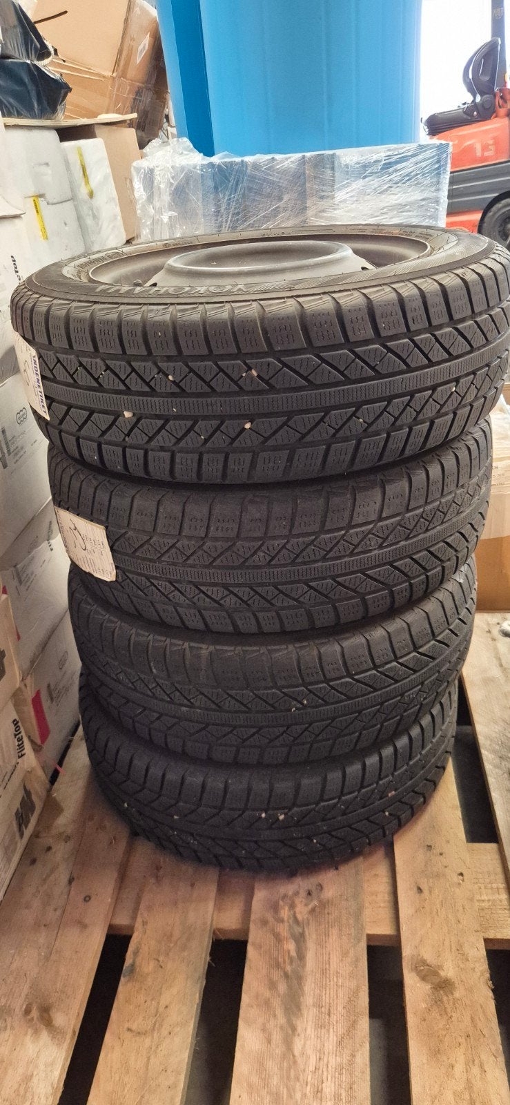 Yokohama Winterbanden 175/65R14 op Toyota stalen velgen, Ophalen, 14 inch, Gebruikt, 175 mm