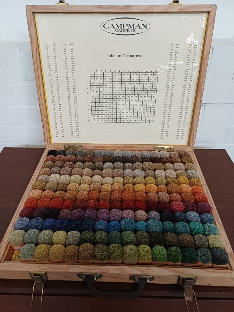 Campman Carpets koffer (kleurbox) voor tapijt, Ophalen of Verzenden, Gebruikt, Vierkant, Minder dan 50 cm