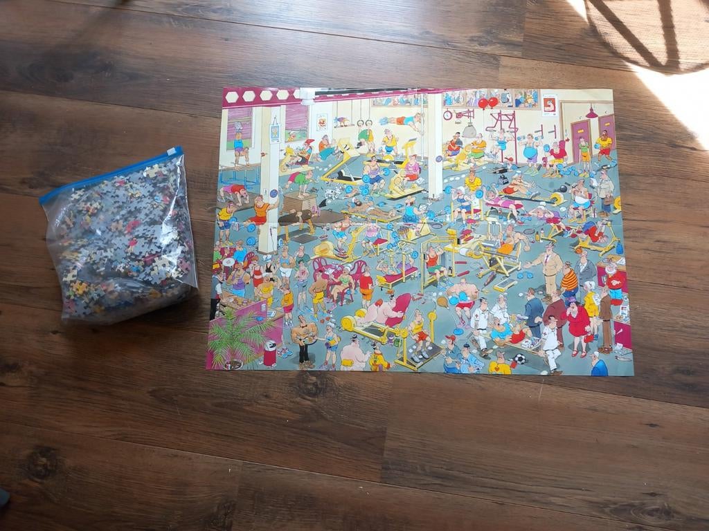 Jan van Haasteren puzzel At the gym met poster, Ophalen of Verzenden, 500 t/m 1500 stukjes, Gebruikt, Legpuzzel