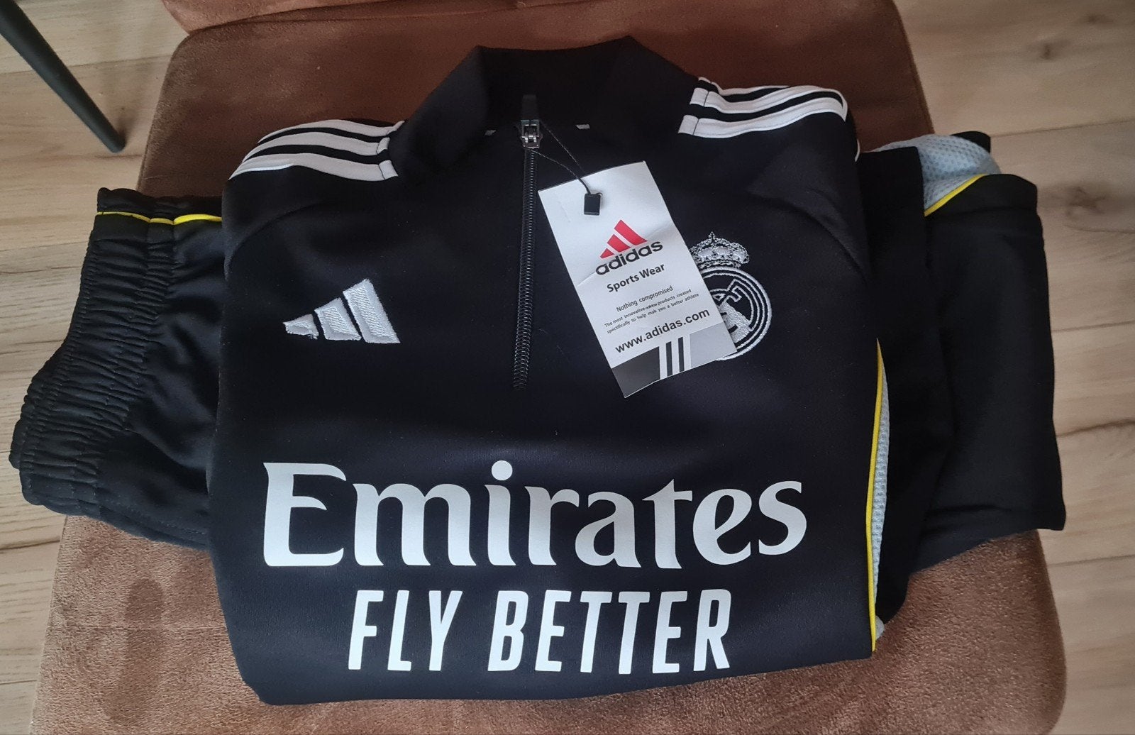 Adidas trainingspak 128/134, Maat XS of kleiner, Ophalen of Verzenden, Nieuw, Trainingspak