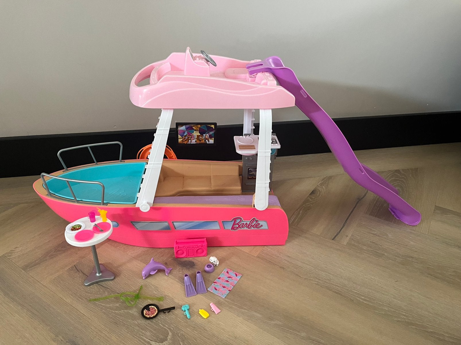 Zeer nette barbie boot, Ophalen, Zo goed als nieuw, Kunststof
