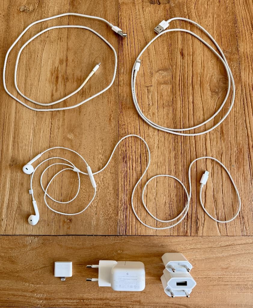 Originele Apple Lightning snoeren + adapters + oordopjes, Ophalen of Verzenden, Zo goed als nieuw, Snoer of kabel