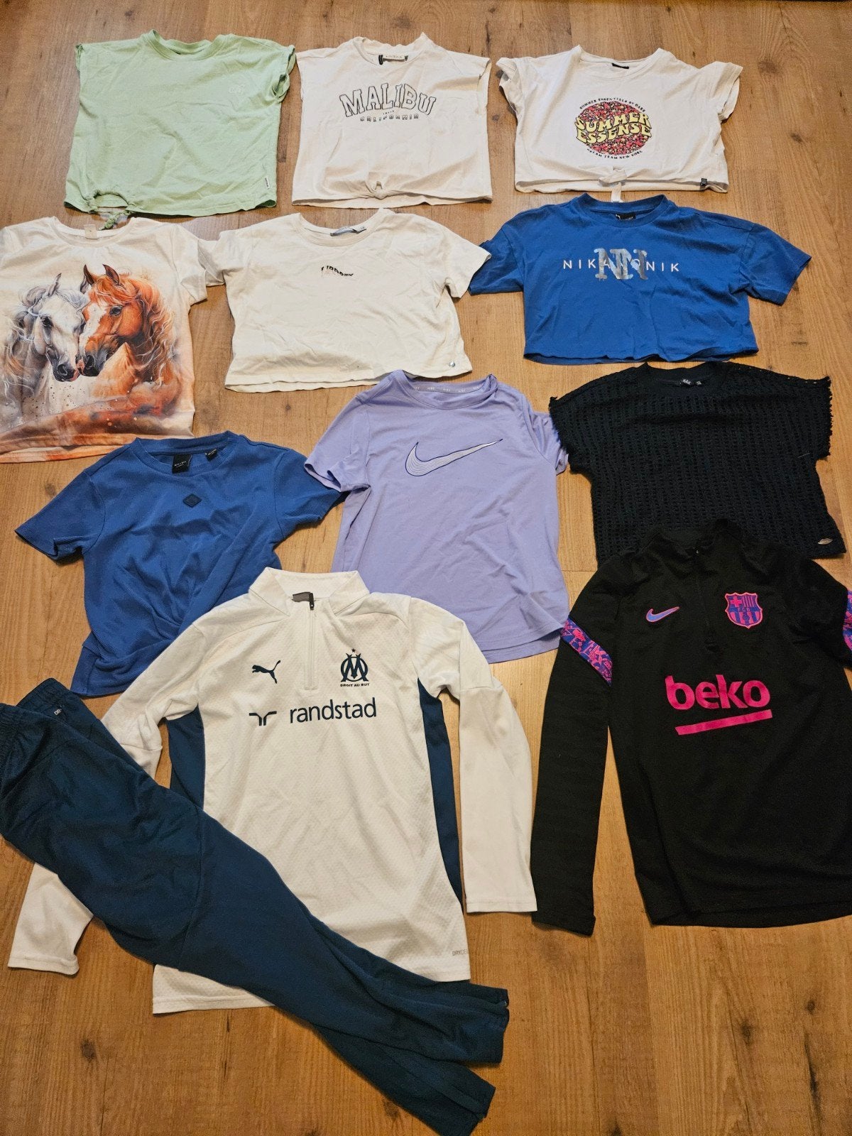 T-shirts 146/152 en trainingspak merk, Ophalen of Verzenden, Zo goed als nieuw, Meisje, Shirt of Longsleeve