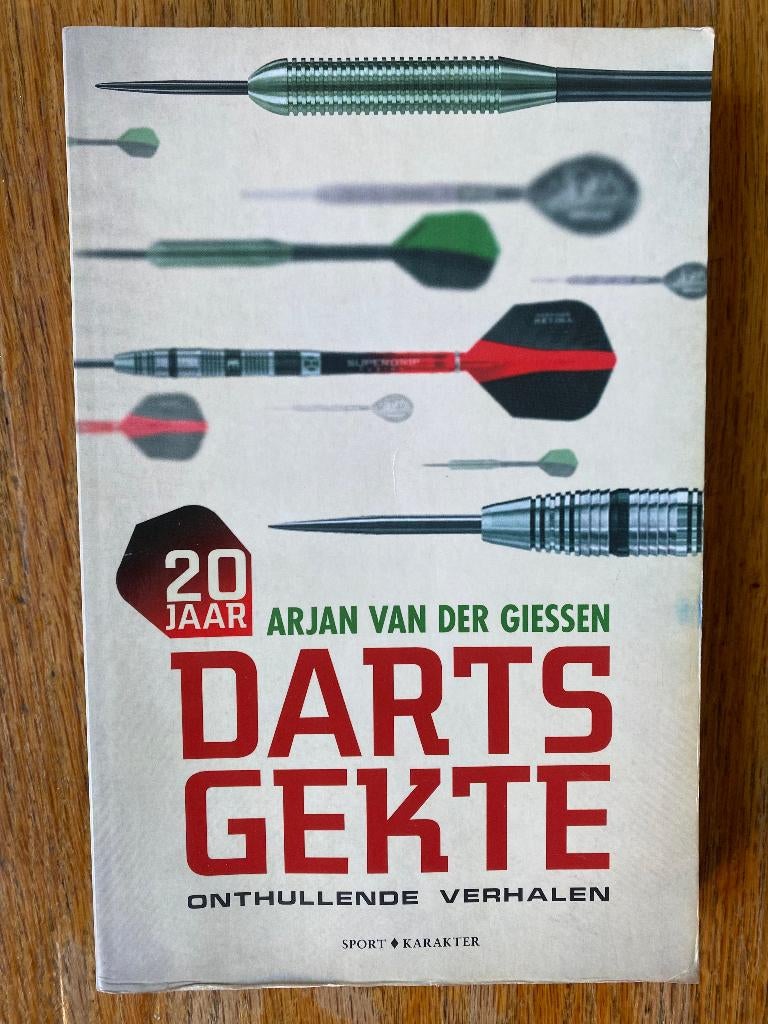 20 jaar darts gekte - Arjan van der Giessen, Boeken, Gelezen, Arjan van der Giessen, Ophalen of Verzenden, Overige sporten