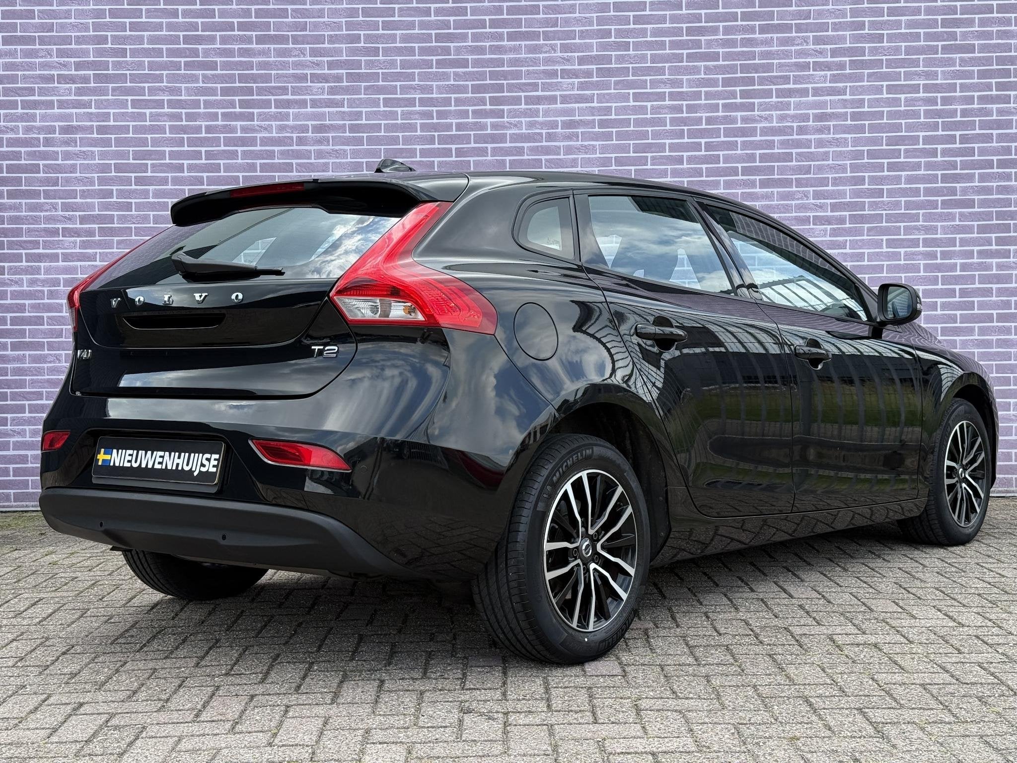 Volvo V40 1.5 T2 Polar+ | Automaat | Navigatie | Stoelverwar, Dealer onderhouden, Euro 6, 700 kg, Leder en Stof