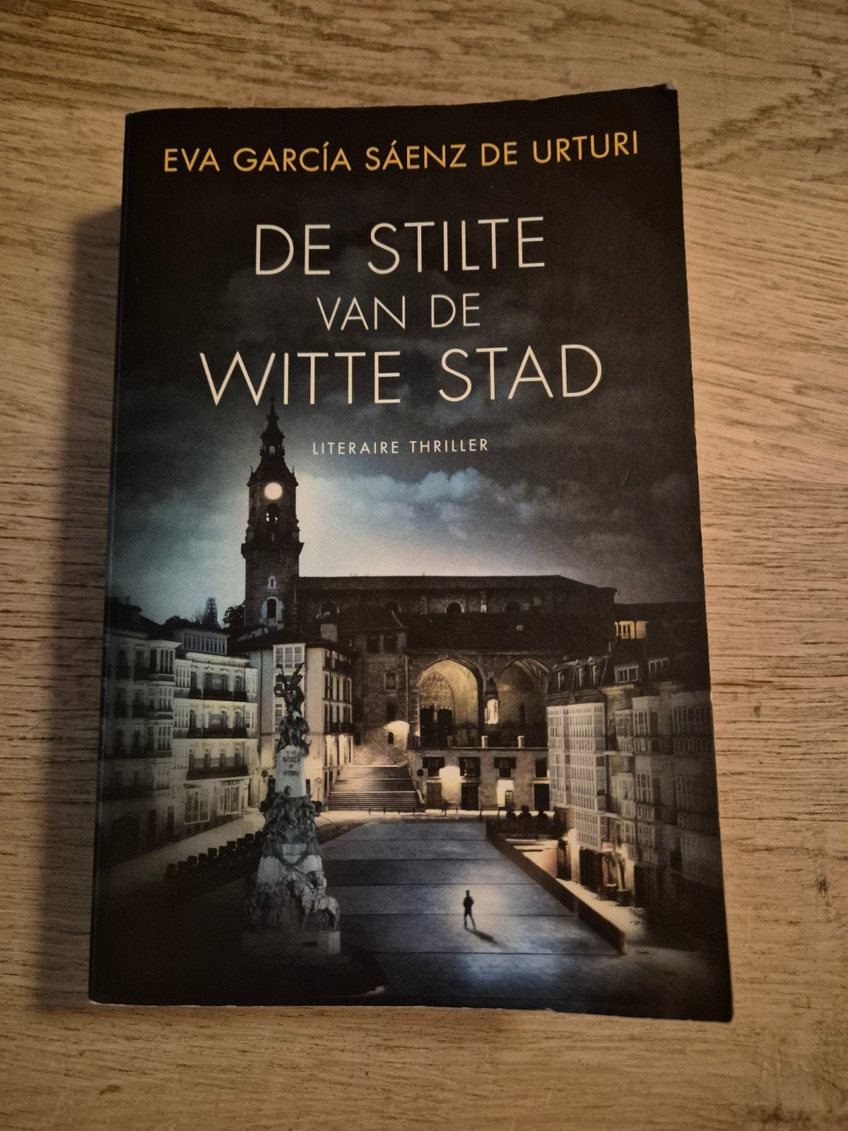 De Stilte van de Witte Stad - Eva García Sáenz de Urturi, Boeken, Ophalen, Zo goed als nieuw, Eva García Sáenz de Urturi, Europa overig