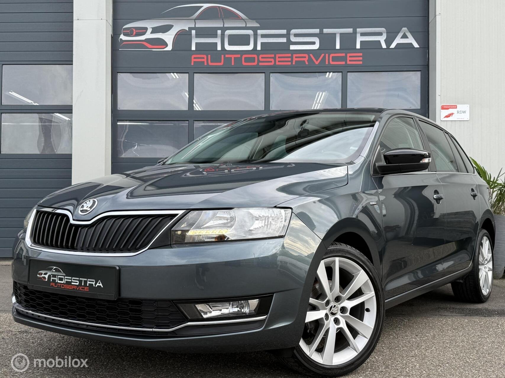 Skoda Rapid Spaceback 1.0 TSI Greentech Clever Pano Stoelver, Auto's, Voorwielaandrijving, Gebruikt, Euro 6, 49 €/maand