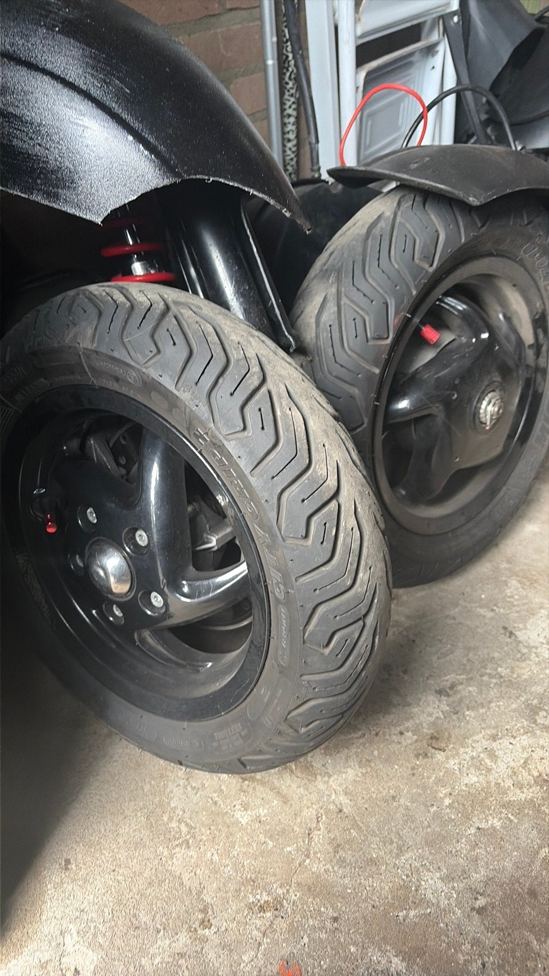 Frisse SP98 velgenset met nieuwe michellin citygrip banden, Motoren, Ophalen