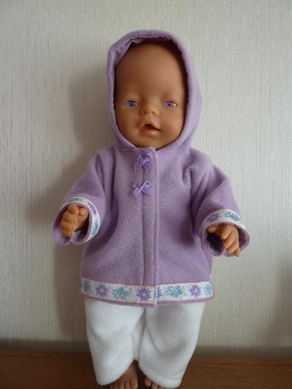 Jasje met capuchon en broek voor de baby pop.Poppenkleertjes, Ophalen of Verzenden, Nieuw, Babypop