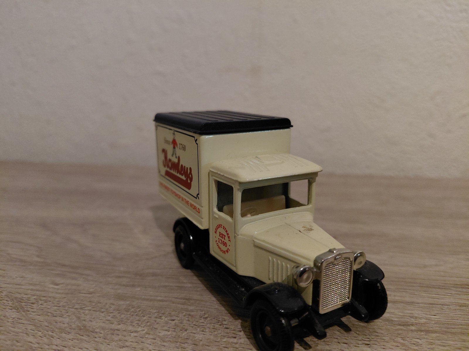 'Hamleys' Chevrolet Delivery Van, Overige merken, Gebruikt, 1:50 of kleiner, Verzenden