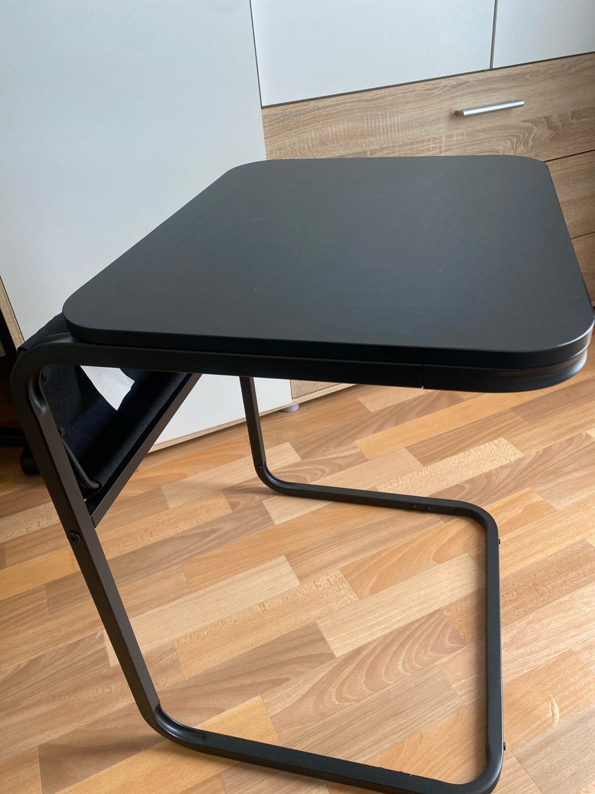 Zwart bijzettafeltje met opbergvak, Huis en Inrichting, Tafels | Bijzettafels, 45 tot 60 cm, Gebruikt, Metaal of Aluminium, Rechthoekig