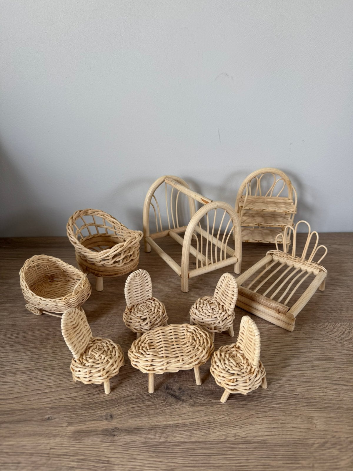 Rotan poppenhuis meubeltjes, Ophalen of Verzenden, Poppenhuis
