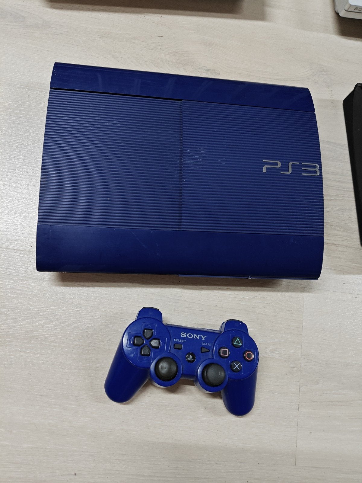 PS3 Slim en Super slim set blauw zilver en zwart, Spelcomputers en Games, Gebruikt, 1-7-1 Konan, Minato-ku, Tokyo 108-0075, Japan