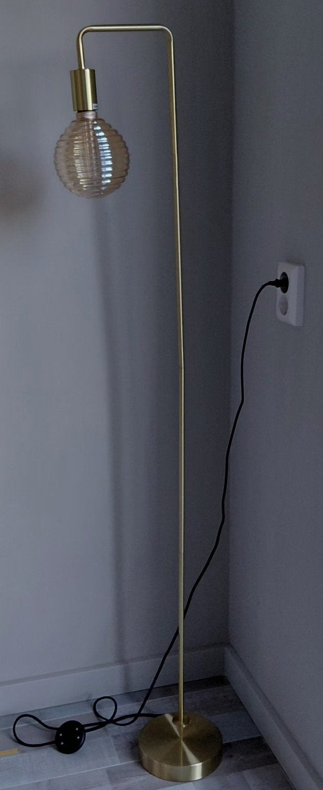 Goudkleurige Hoeklamp met Decoratieve LED Lamp, Ophalen, E27 (groot), Zo goed als nieuw, Metaal
