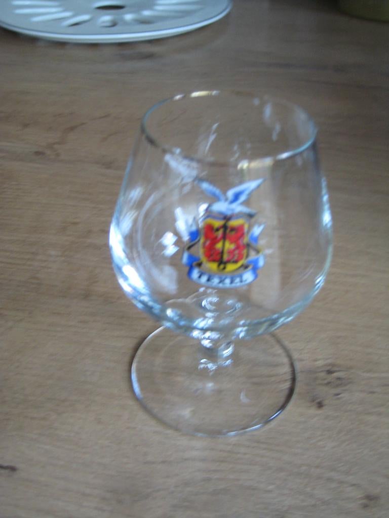 borrelglaasje met het wapen van texel (souvenir), Ophalen of Verzenden