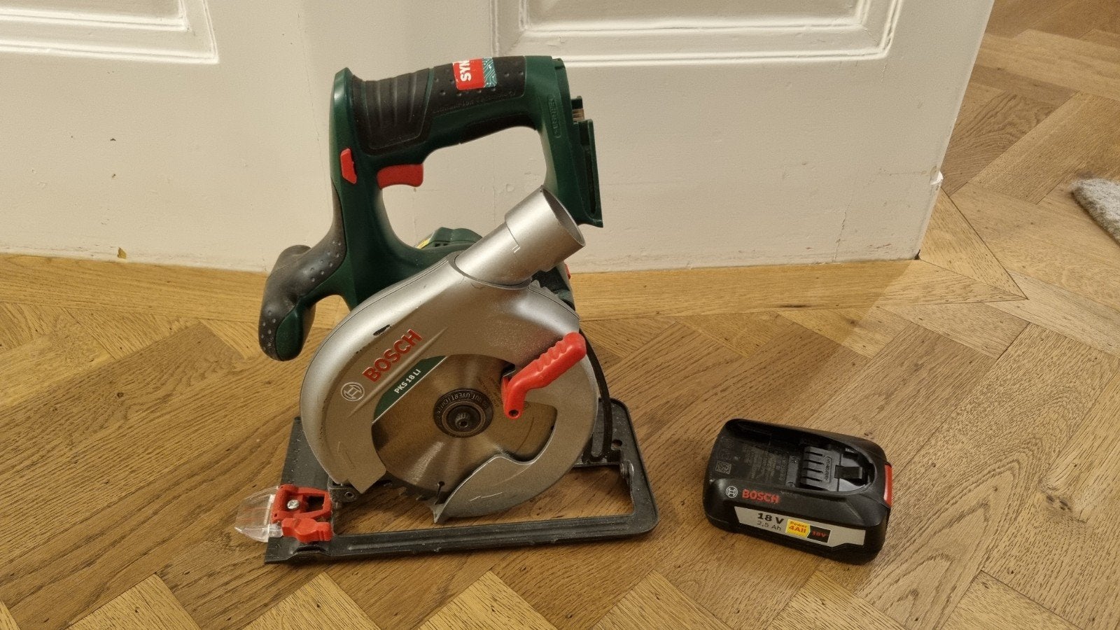 Bosch PKS 18 LI Accu Cirkelzaag met Accu en 3 Zaagbladen, Ophalen of Verzenden, 1200 watt of meer, Cirkelzaag, 30 tot 70 mm