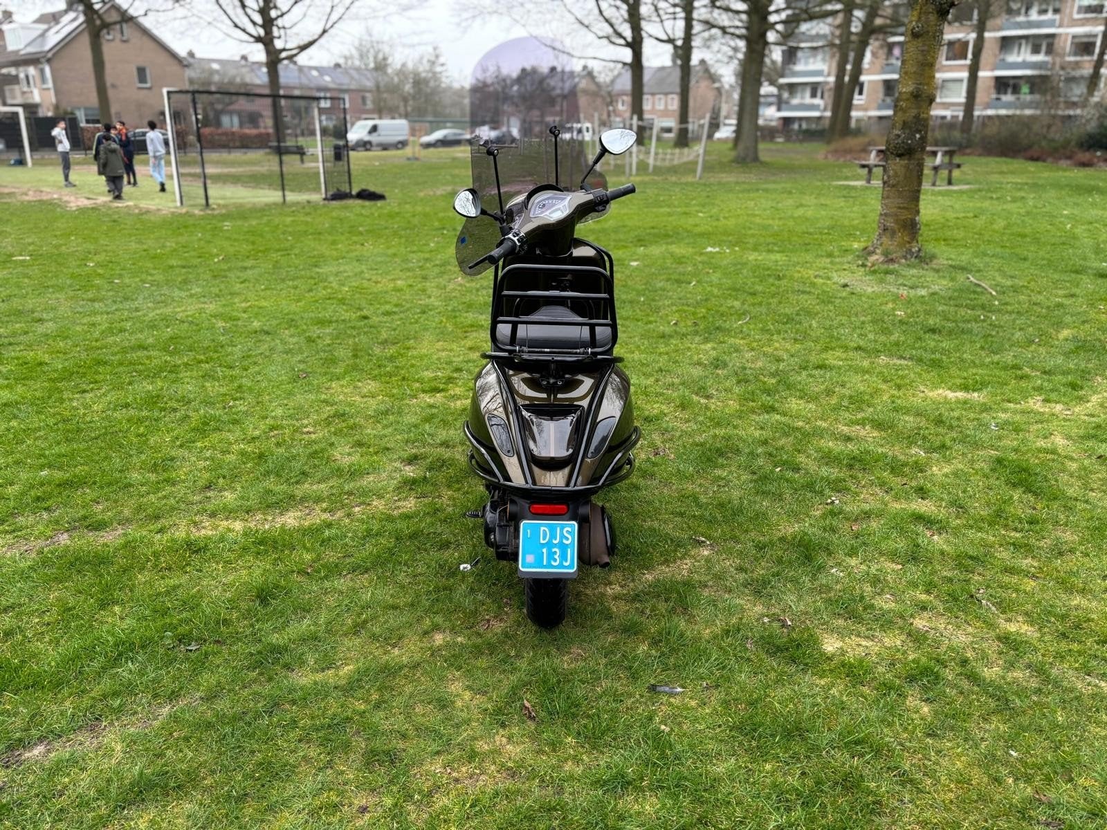 Schitterende kleur Vespa Sprint 25km/u - Goed onderhouden, Fietsen en Brommers, Scooters | Vespa, Ophalen, Gebruikt, Vespa S, Benzine