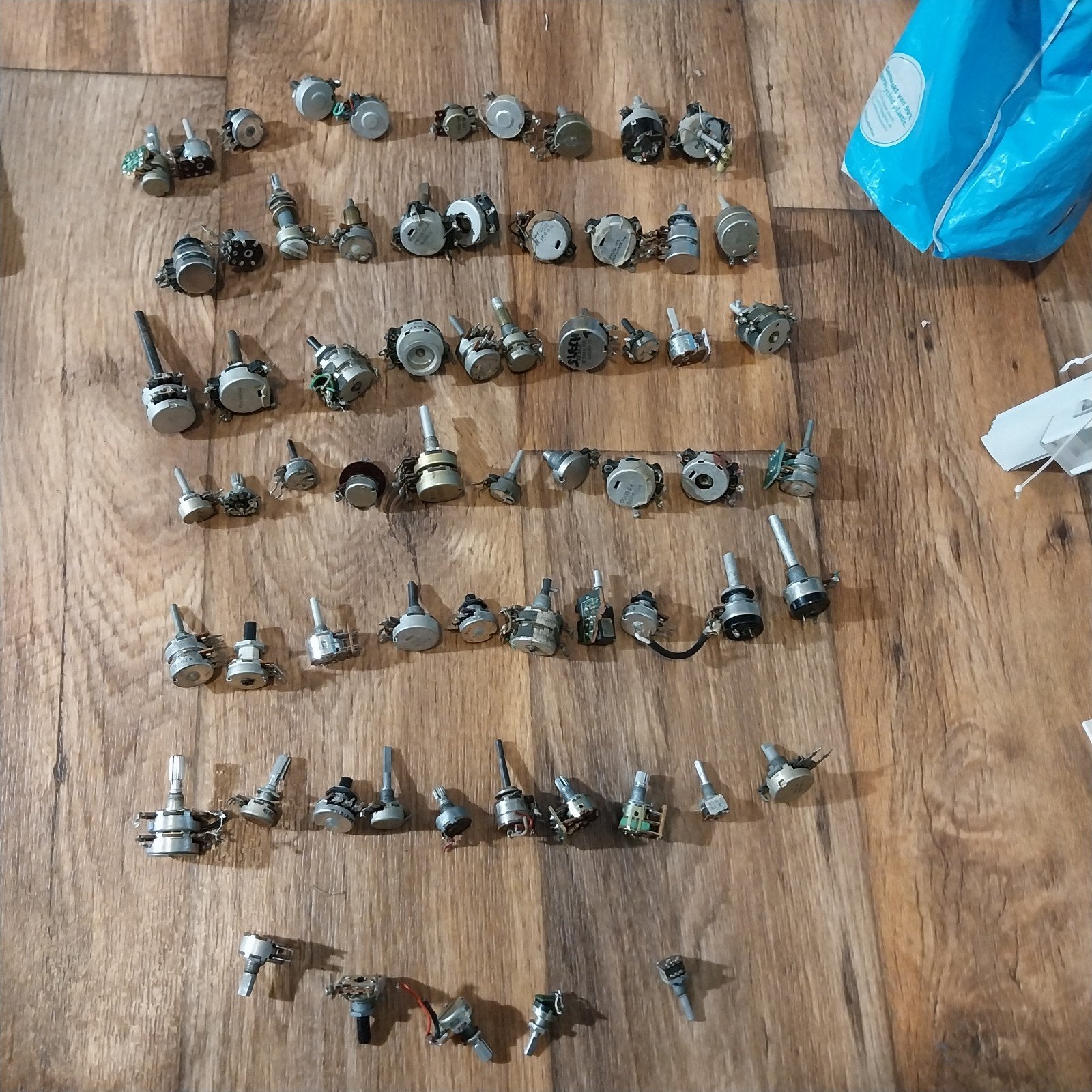 Partij diverse potentiometers - Gebruikt, Hobby en Vrije tijd, Ophalen of Verzenden, Gebruikt