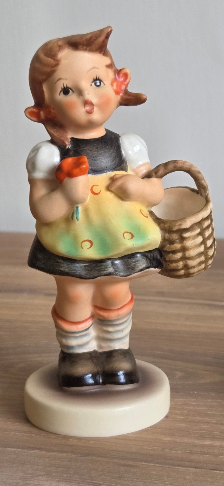 Hummel Goebel meisje Der erste einkauf / sister, Verzamelen, Beelden en Beeldjes, Ophalen of Verzenden, Zo goed als nieuw, Hummel