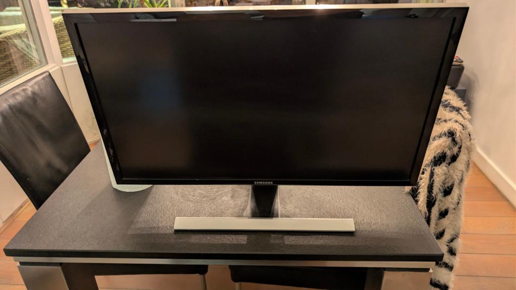 Samsung Monitor U28E590DS Zilver, Zwart 28 inch 4k, Ophalen, Kantelbaar, Full HD, Samsung