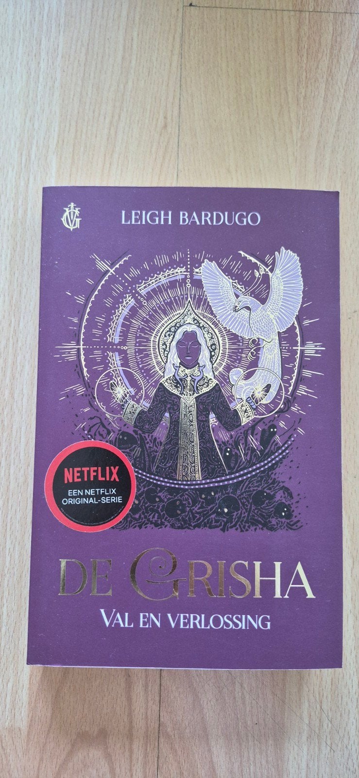 De Grisha: Val en Verlossing - Leigh Bardugo (Netflix), Ophalen of Verzenden, Zo goed als nieuw, Leigh Bardugo