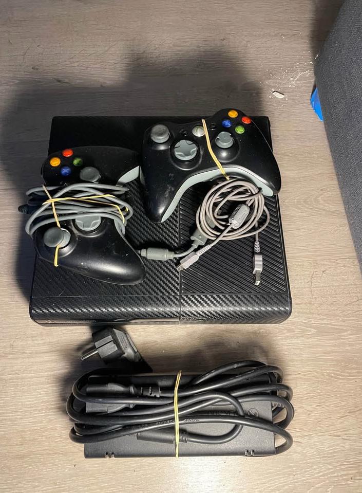 Xbox 360, Ophalen, Met 2 controllers, Gebruikt, Met games