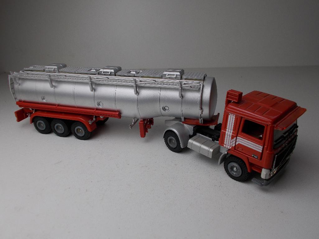 Vintage TEKNO (Holland) VOLVO TANKWAGEN I.z.g.st. (-B-), Ophalen of Verzenden, Zo goed als nieuw, Bus of Vrachtwagen, Tekno