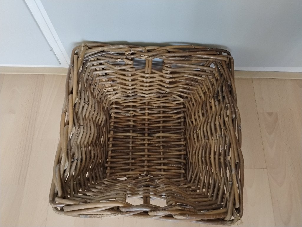 Stevige mand van wilgentenen, vierkant taps toelopend, Huis en Inrichting, Overige materialen, Handgemaakt, Mand, Vierkant
