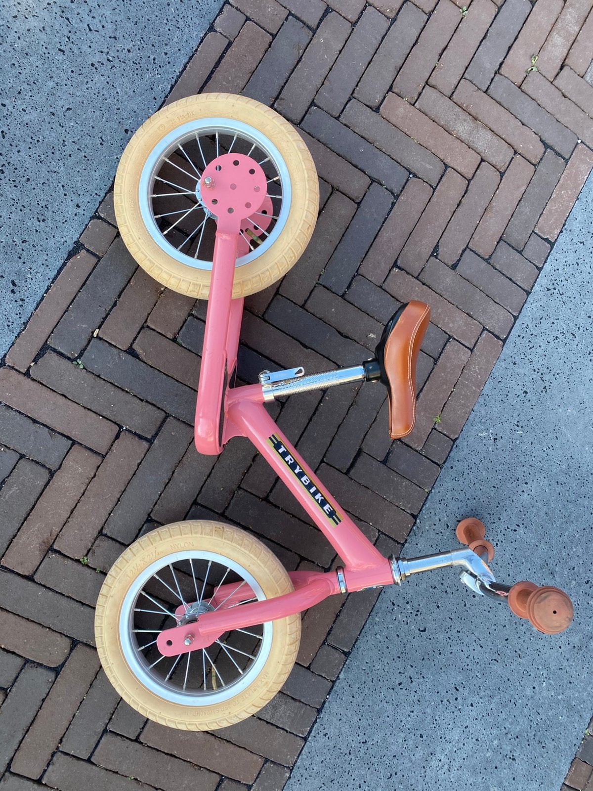 Foto 3 van Trybike steel loopfiets roze