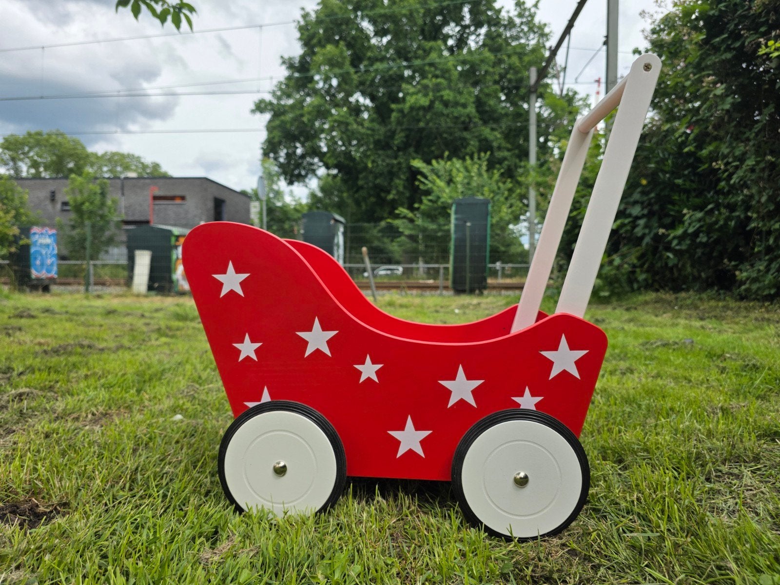 Nieuwe Houten Poppenwagen Rood/Sterren, Ophalen of Verzenden, Nieuw, Overige typen, Met wieltjes