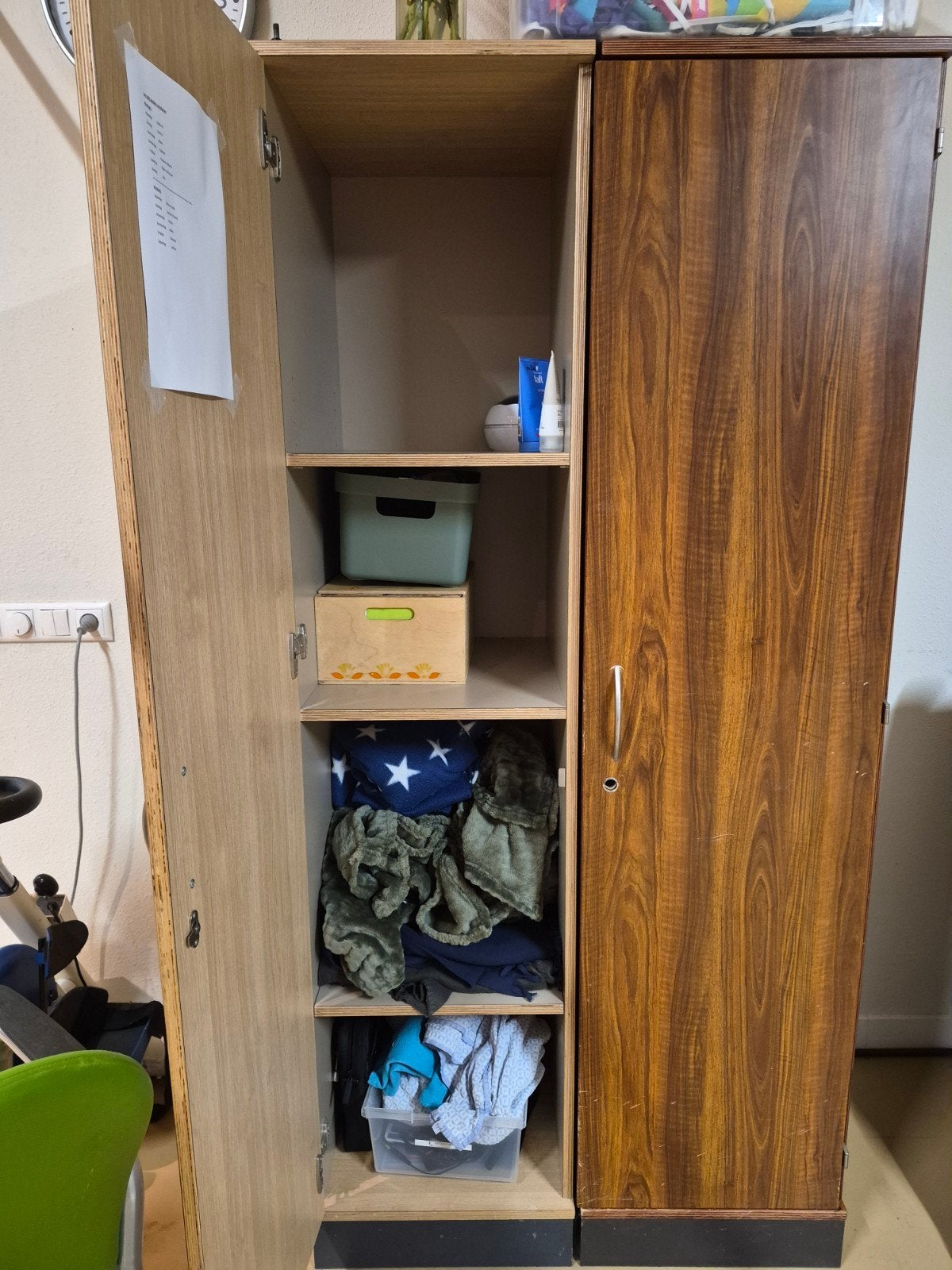 Foto 10 van veel meubels met gebruikssporen.