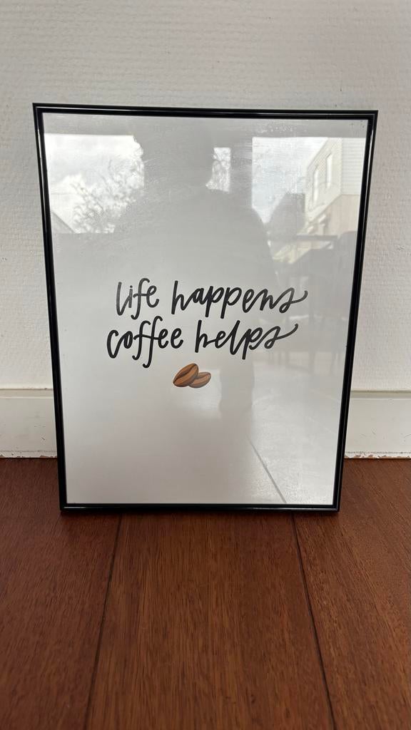 Wanddecoratie: 'Life happens, coffee helps' - Ingelijst, Huis en Inrichting, Minder dan 50 cm, Gebruikt, Ophalen of Verzenden