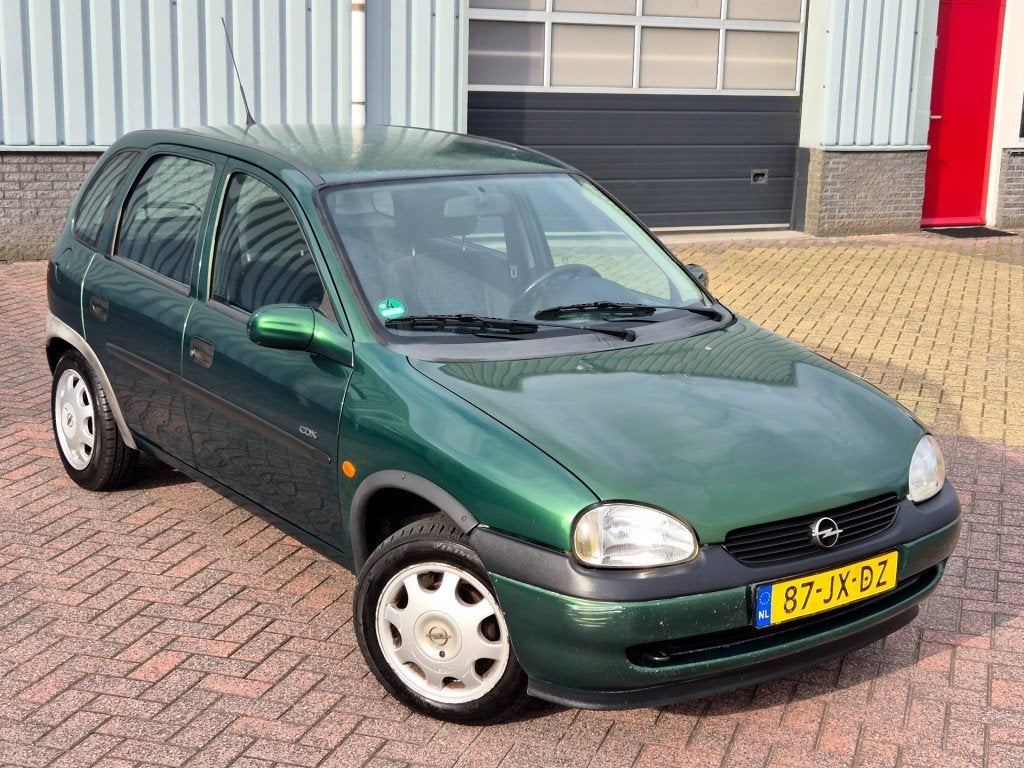 Opel CORSA 1.4i CDX Nieuwe APK Sept '27, Auto's, 450 kg, 4 cilinders, 1389 cc, Bedrijf