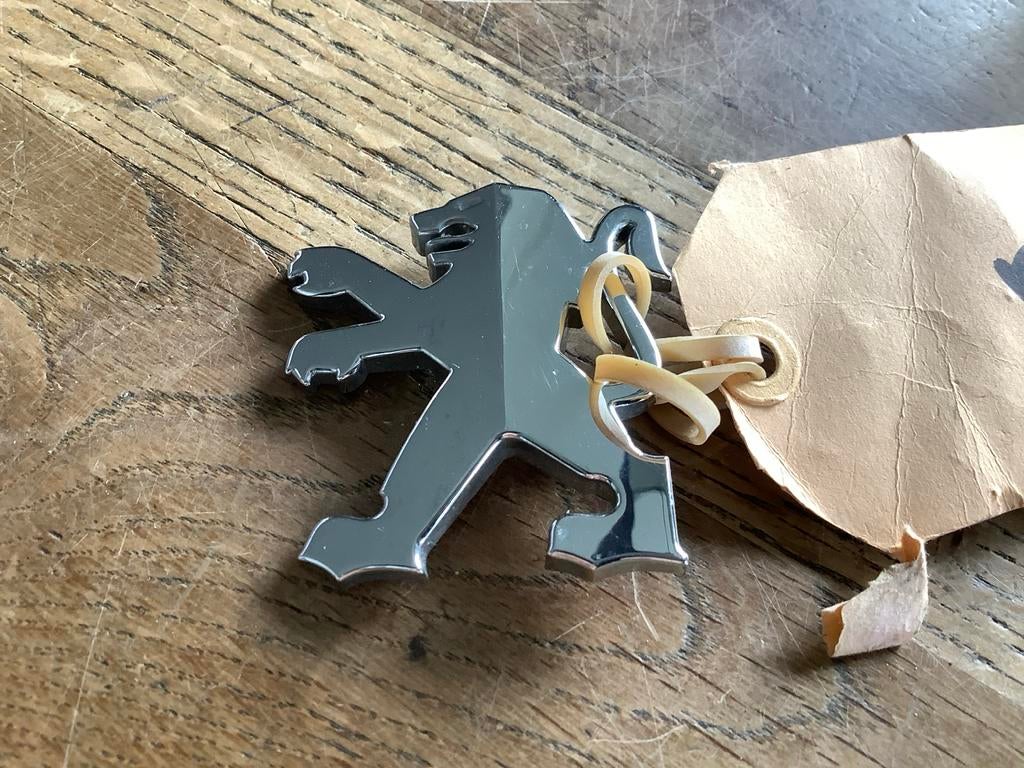 Peugeot logo embleem, plastic., Fietsen en Brommers, Verzenden, Overige merken