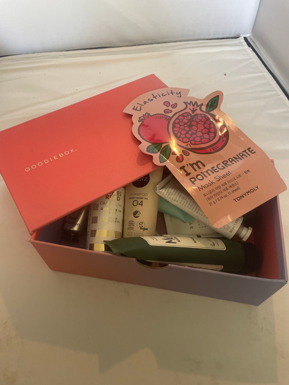 Goodiebox met diverse make-up en verzorgingsproducten, Overige kleuren, Gehele gezicht, Nieuw, Ophalen of Verzenden