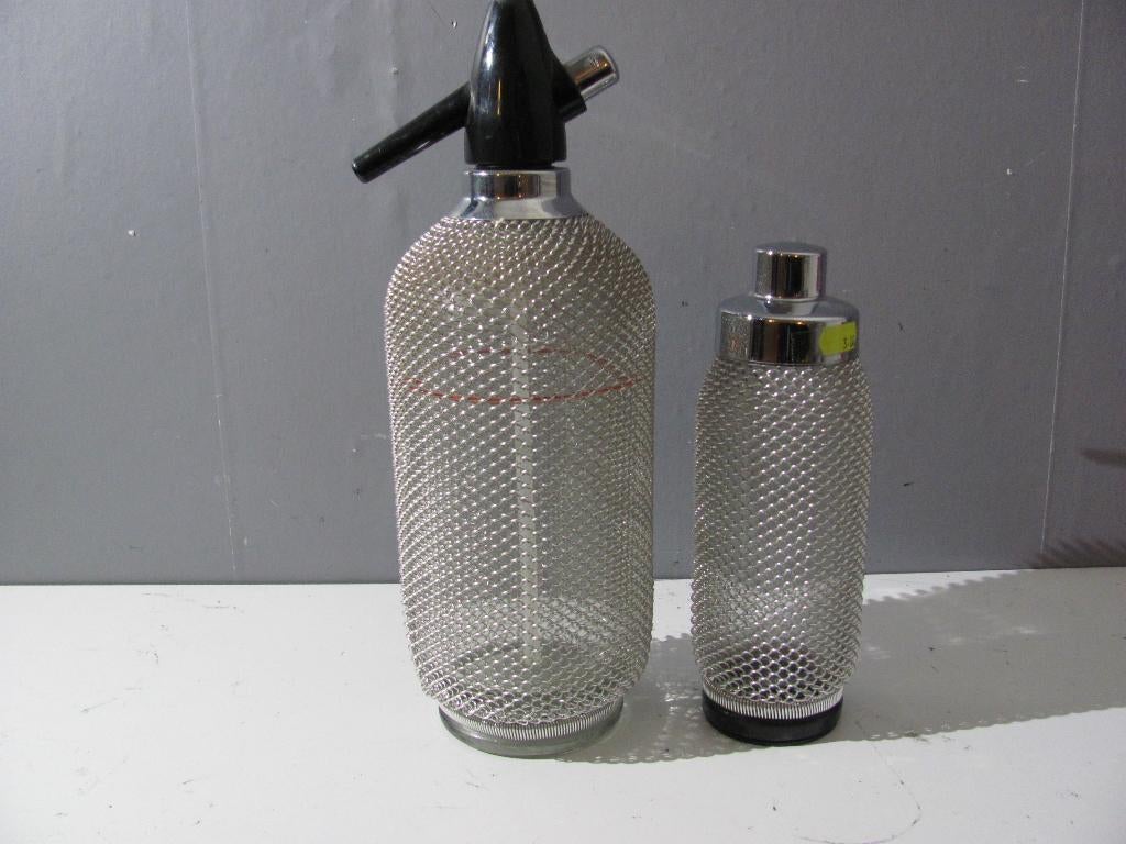 Spuitwater fles en cocktail shaker, Verzamelen, Retro, Ophalen of Verzenden, Huis en Inrichting