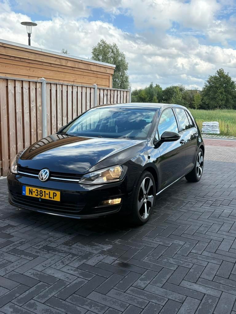 Volkswagen Golf 1.2 TSI 81KW 5D Dsg-7 2016 Zwart, Stof, Zwart, 4 cilinders, 620 kg