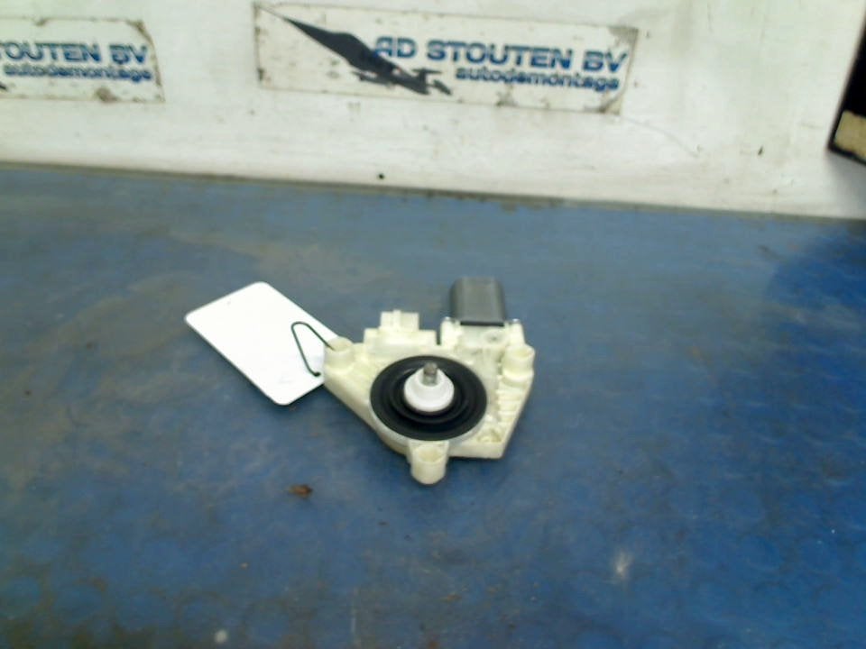 Motor Raammechaniek Links Voor C (W205) 2015, Gebruikt, Mercedes-Benz AG, Mercedes-Benz, Mercedesstraße 120, Stuttgart 70372, , Duitsland