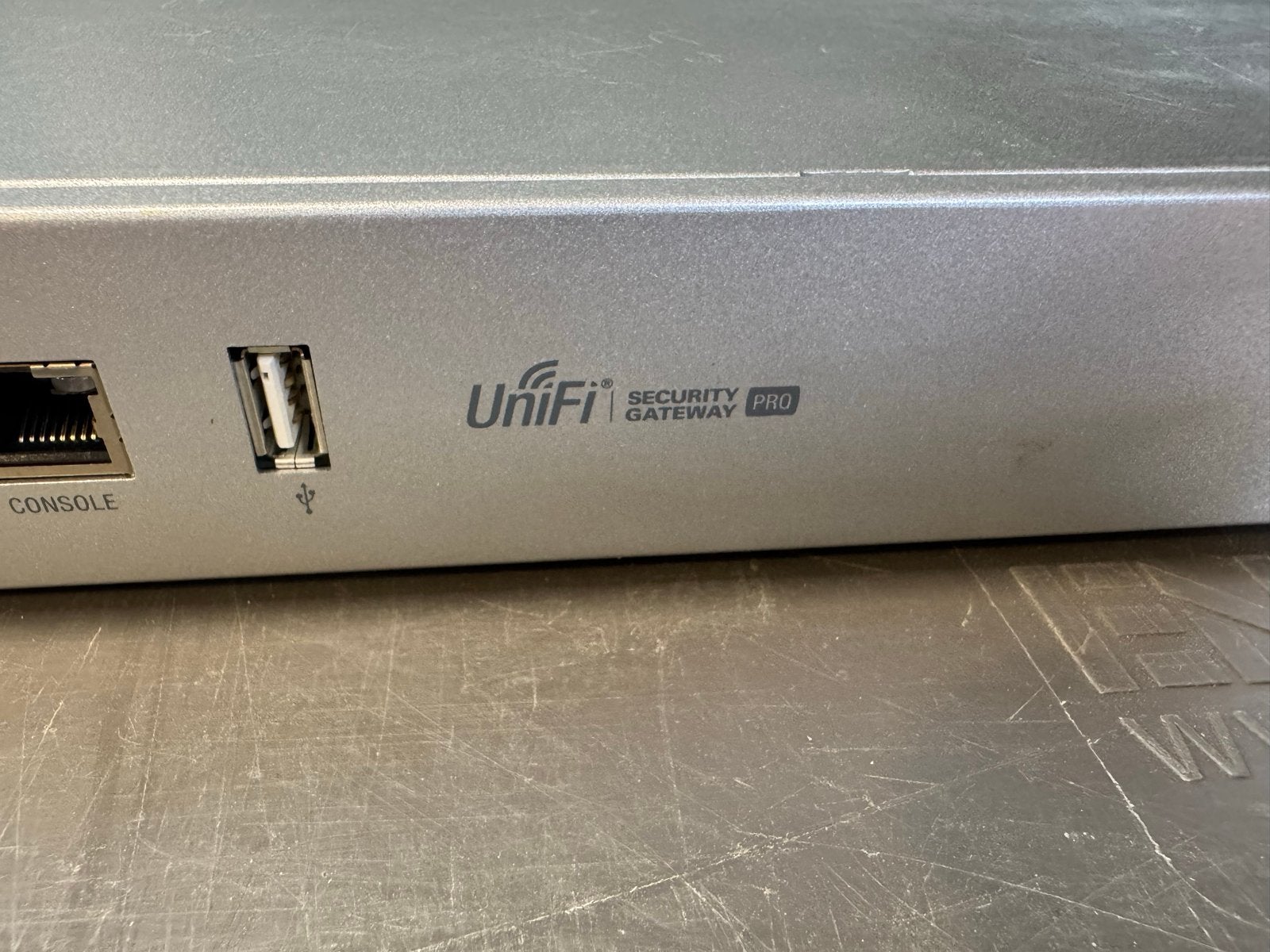 Ubiquiti USG-PRO-4 UniFi Security Gateway Pro incl. voedings, Ophalen of Verzenden, Gebruikt, Router