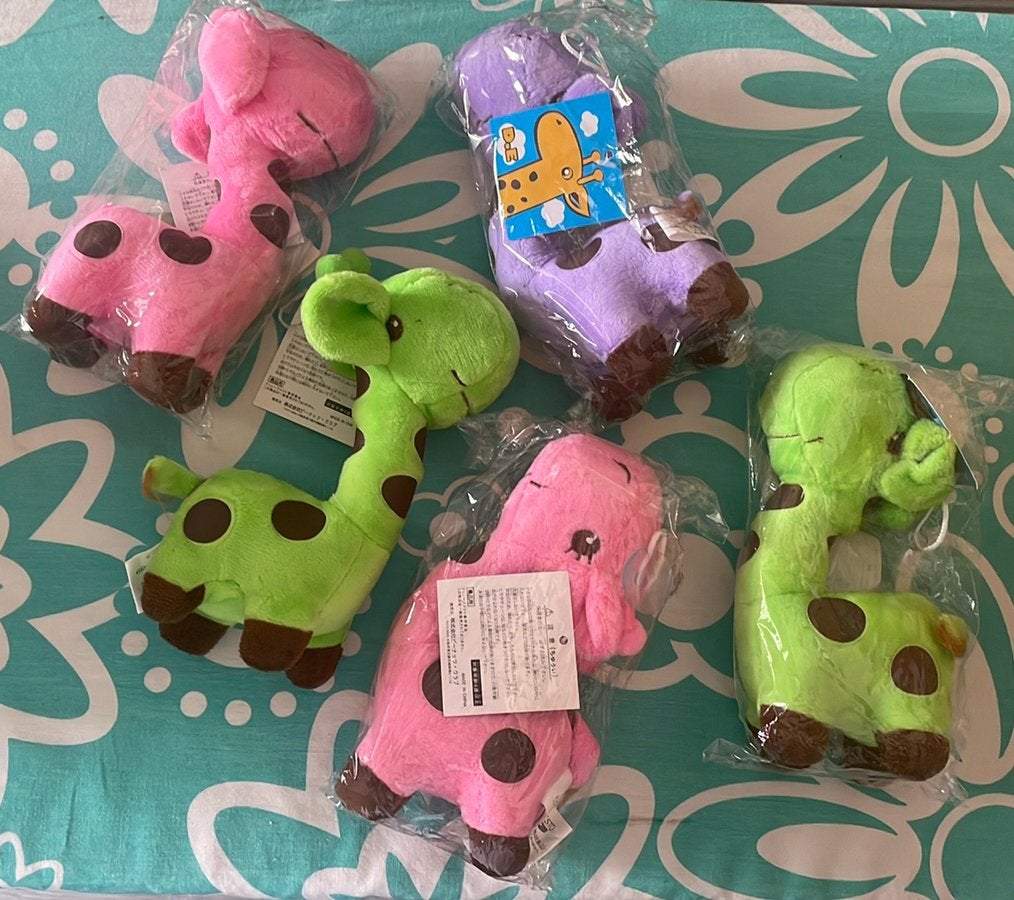 Leuke giraf knuffels in roze groen en paars met raamplakker, Ophalen of Verzenden, Nieuw, Giraf, Klein (minder dan 20 cm)