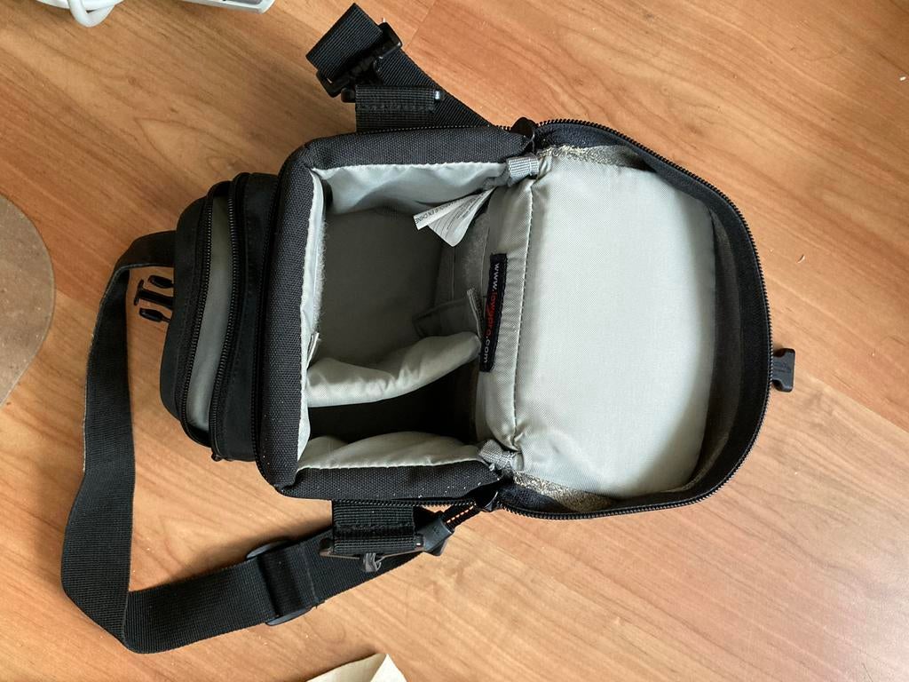 Lowepro Nova Micro AW Cameratas - Compact en Beschermend, Audio, Tv en Foto, Fotografie | Fototassen, Ophalen of Verzenden, Zo goed als nieuw