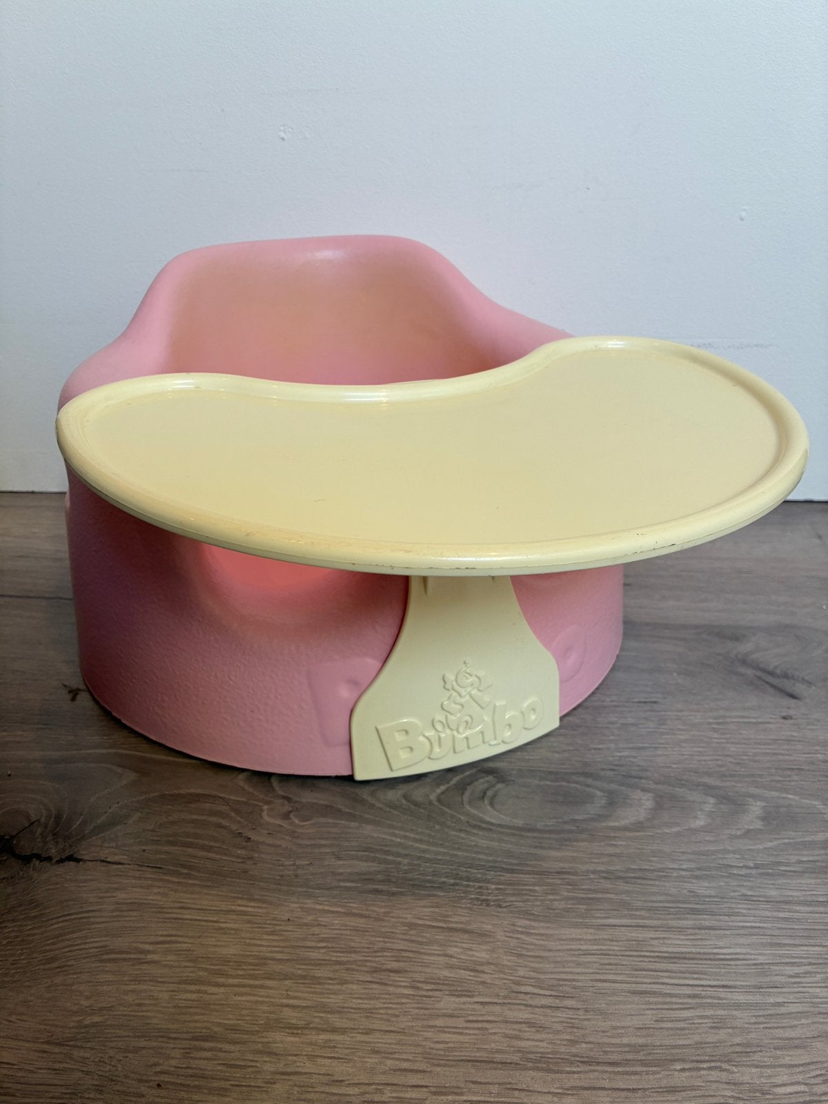 Bumbo babyzitje met tafelblad, Kinderen en Baby's, Ophalen of Verzenden, Gebruikt, Overige typen, Afneembaar eetblad