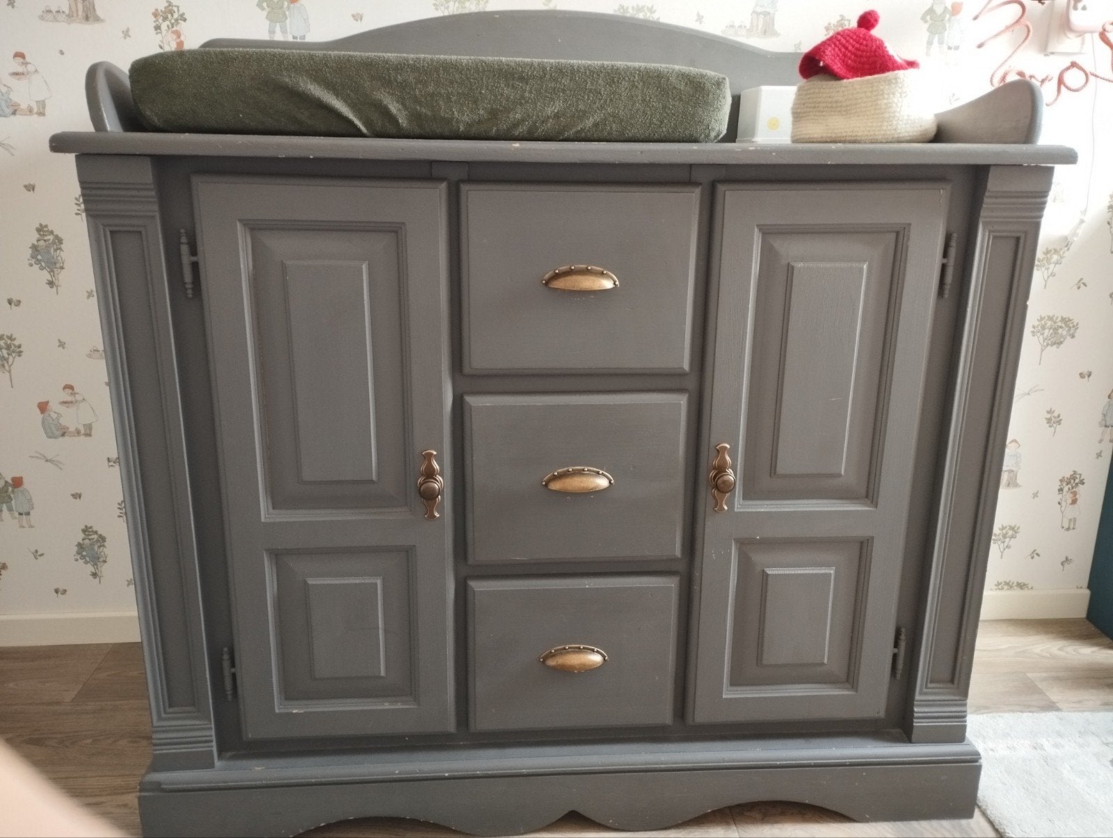 Grijze commode met lades en kastjes, Ophalen, Gebruikt, 50 tot 70 cm, 100 cm of meer