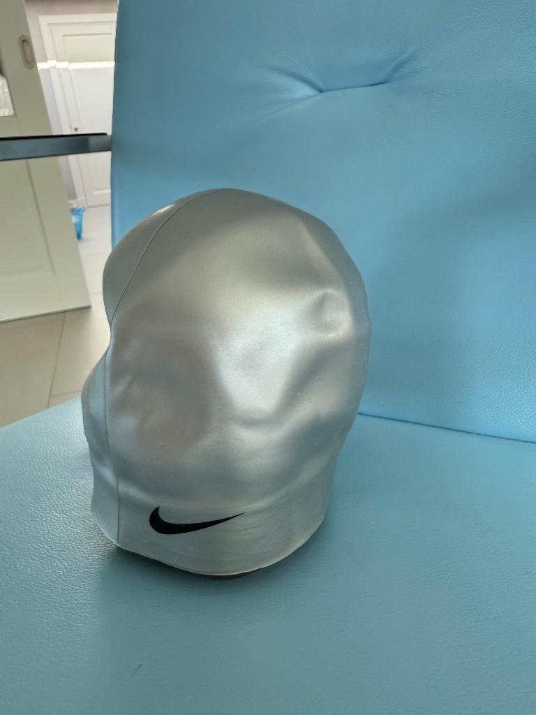 Race Badmuts Nike zilverkleur, Ophalen of Verzenden, Gebruikt