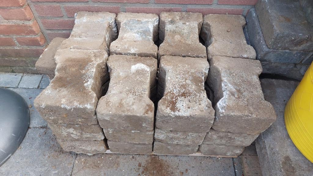 43 H-stenen gratis af te halen, Tuin en Terras, Ophalen, Gebruikt, Klinkers, Minder dan 5 m²