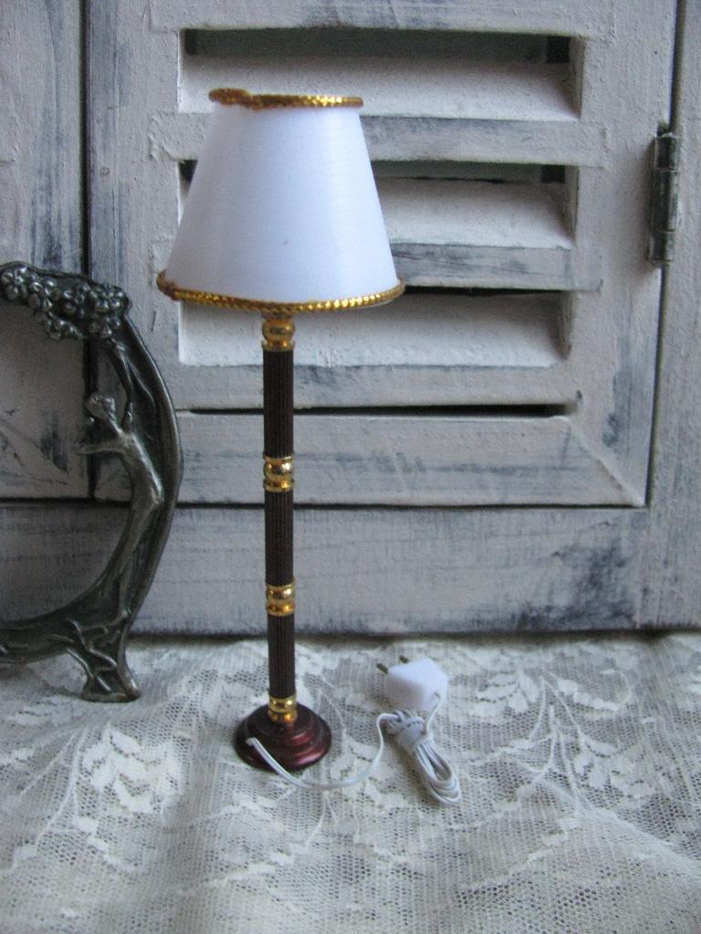 Poppenhuis / Miniatuur Staande Schemerlamp met Witte Kap, Verzenden, Zo goed als nieuw, Decoratie