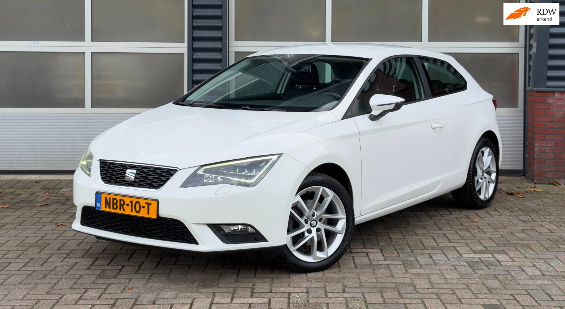 Seat LEON SC 1.2 TSI Style | Nieuwe APK | Navi | Stoelverwar, Gebruikt, Leon, Wit, Handgeschakeld