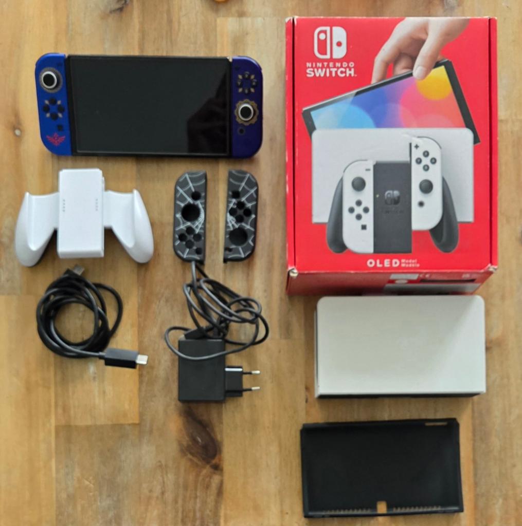 Nintendo Switch OLED - Zo goed als nieuw, Spelcomputers en Games, Spelcomputers | Nintendo Switch, Ophalen of Verzenden, Zo goed als nieuw
